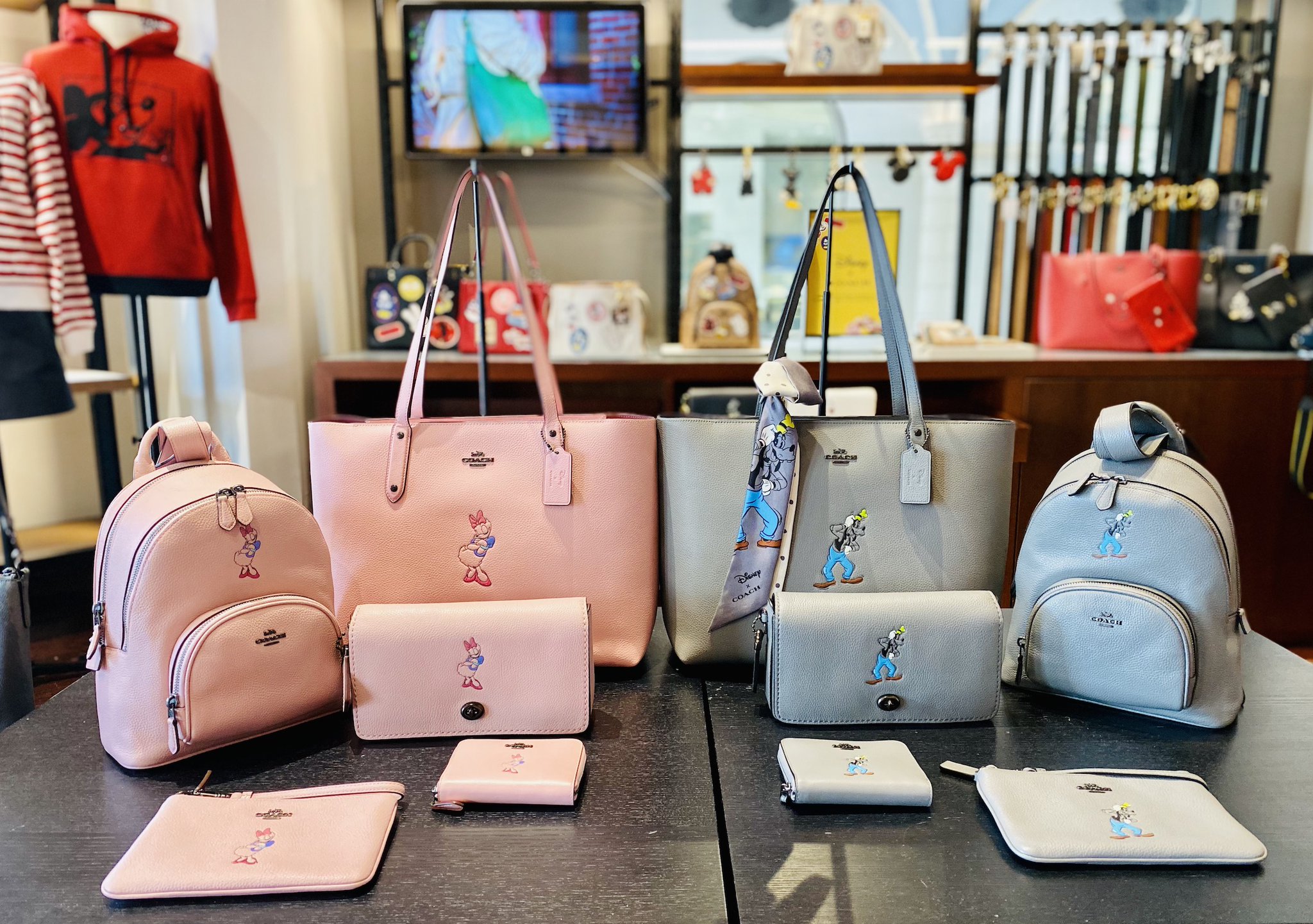 Disney x Coach アリストキャッツ フーディー COACH® Outlet | Disney X Coach Retro Hoodie
