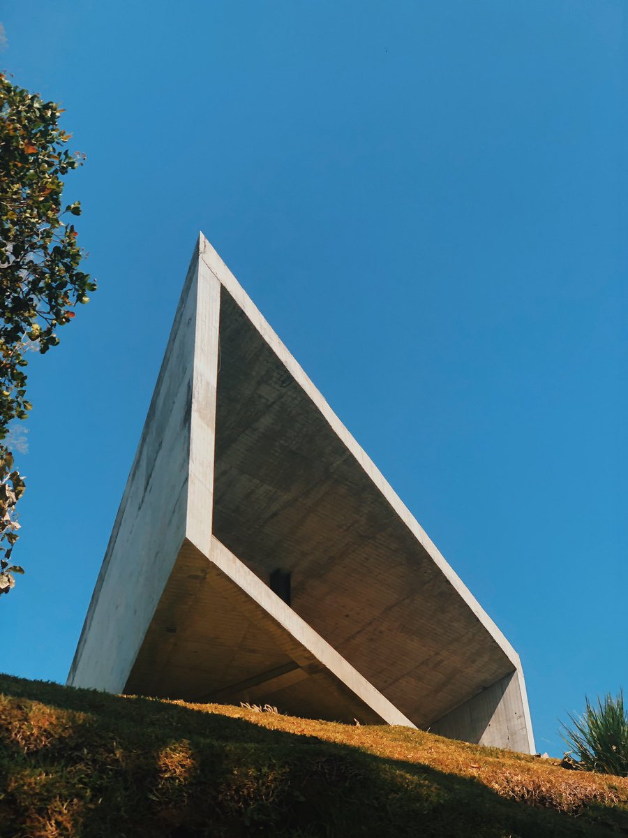 memocarcamo's tweet photo. Las iglesias son un capricho de la arquitectura. https://t.co/aneSQnbdQ9