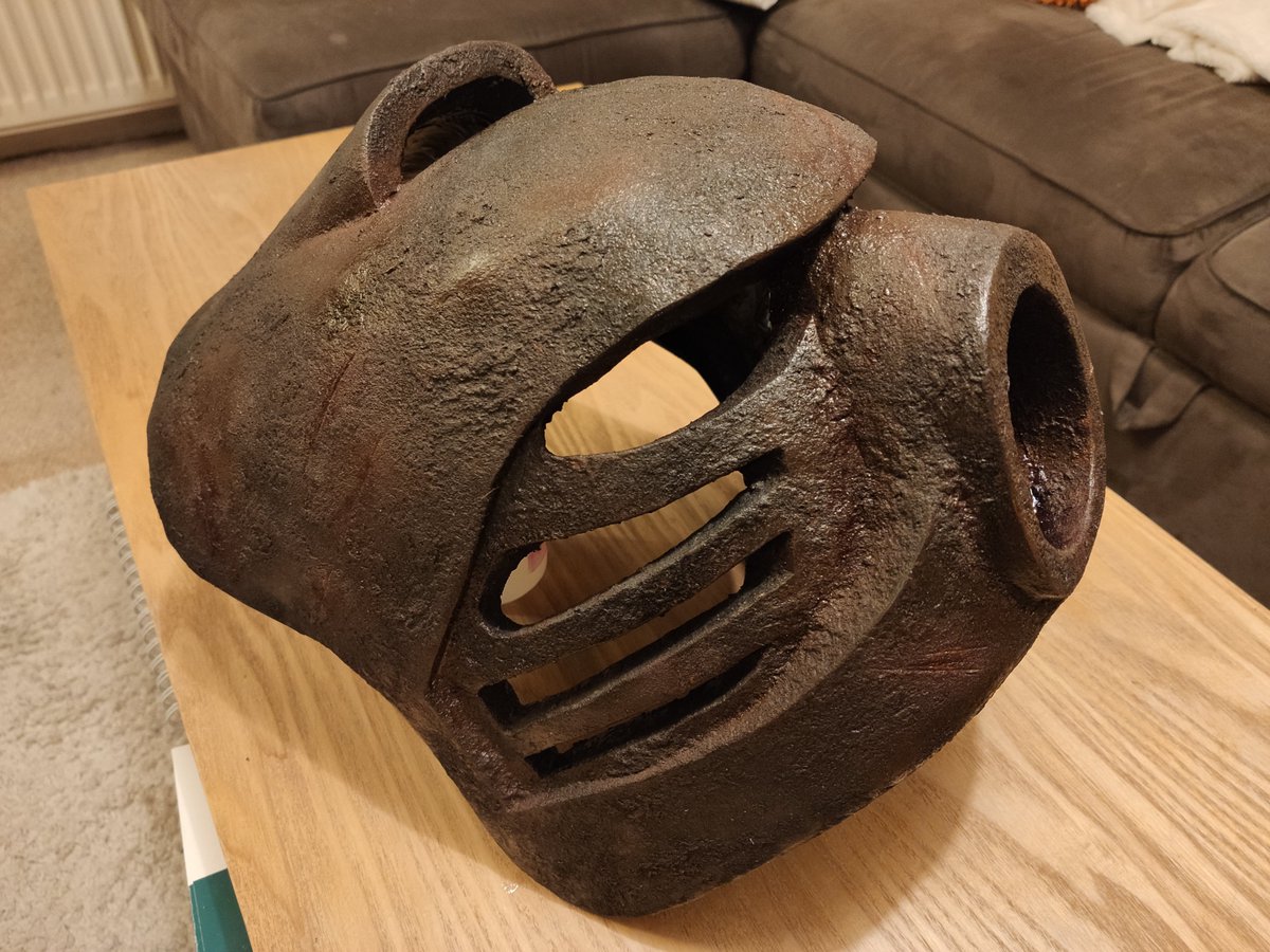 Decided it was time I had a more unique welding mask.
Just waiting on the auto-darkening lenses now.
If you're a 90's kid it may look familiar😀

#LEGO #Bionicle #prop #mask #welding