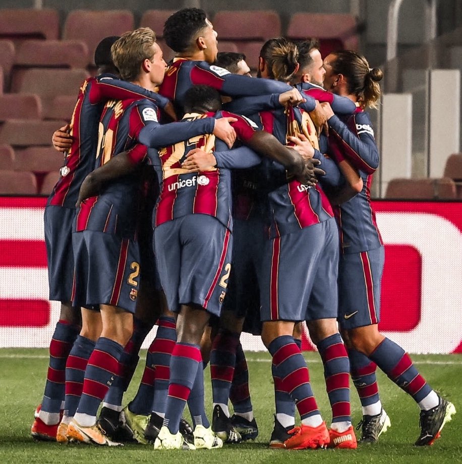 BlazquezFont's tweet photo. Ganar o perder, pero siempre intentarlo. Esto es lo que más llena de orgullo al barcelonismo. Lo de hoy es una exhibición de lucha y entrega por este escudo. Esto es un señor equipo. #Barcelona https://t.co/X8at3DgqfR