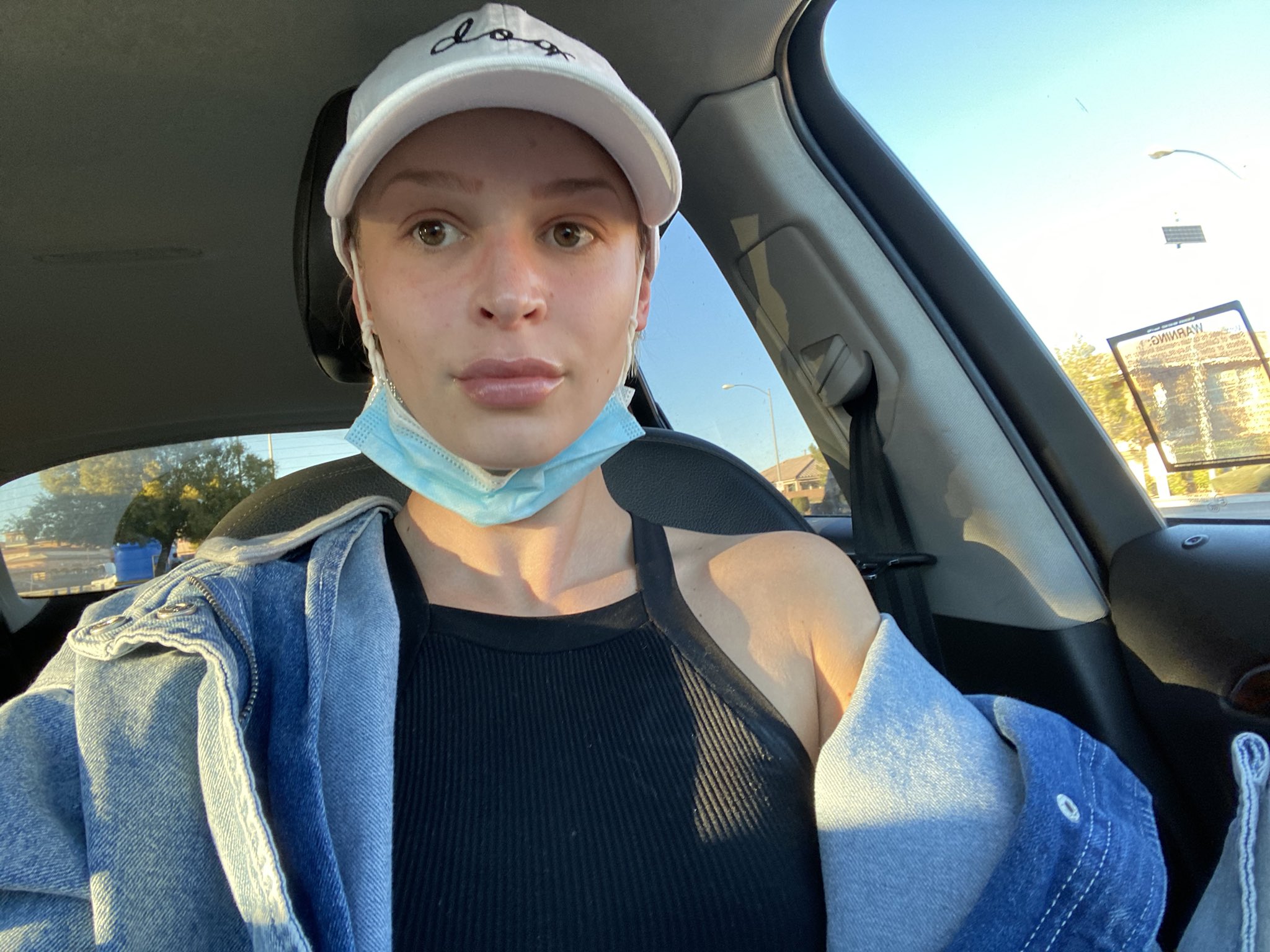 TW Pornstars - 1 pic. EMMA HIX👑. Twitter. I love wearing no makeup 🥰.  10:07 PM - 3 Mar 2021