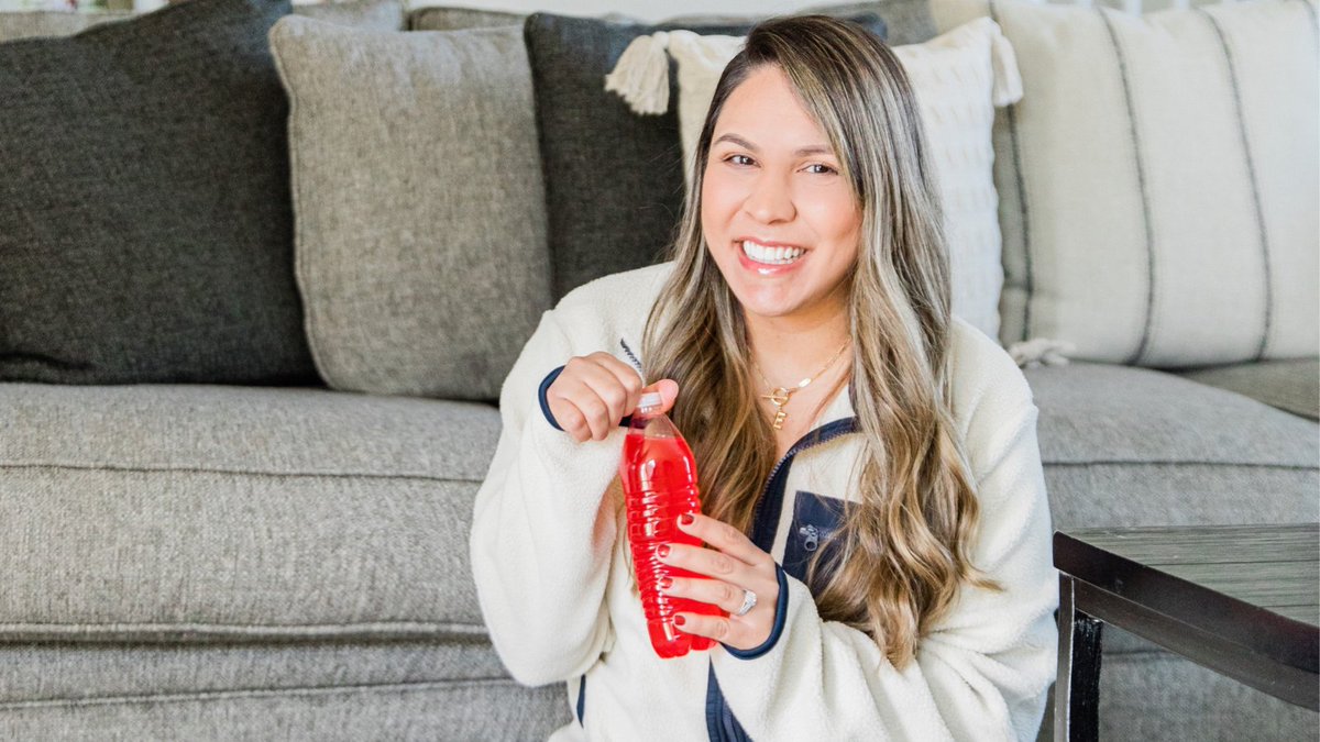 hydroxycut's tweet photo. How are your #NewYear goals coming along? ⭐ If you need a bit of a resolution reboot, we feel ya. We have stimulant and non-stimulant formulas in convenient formats for your on-the-go needs! #ResolutionReboot https://t.co/I5jaE3olKF