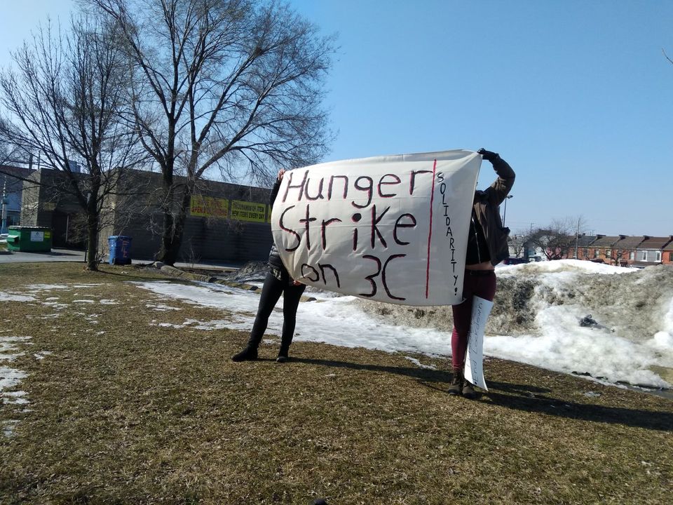 ProjectBarton's tweet photo. 3C range in the Barton Jail on hunger strike in #HamOnt as of this morning against degrading conditions and mismanagement of the outbreak. We went out with a banner to spread the word to other ranges. 

Support rally this Saturday at 1pm on the Ferguson side! (1/2) https://t.co/VUoC8kEYwh