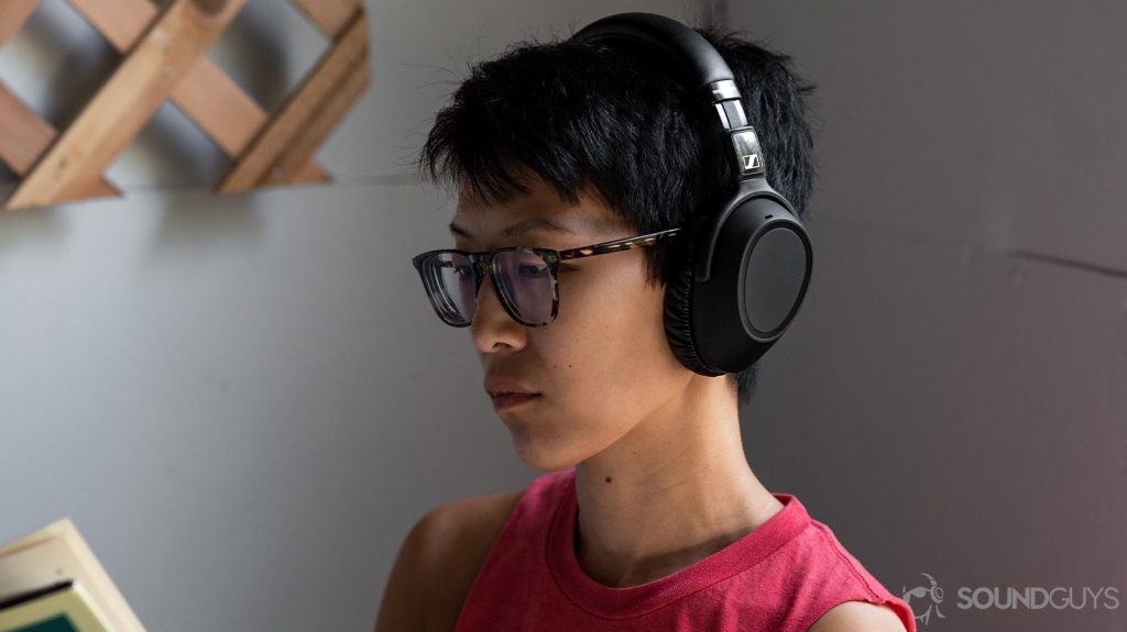 Bargain shoppers might find these noise-canceling #headphones interesting. #techtips https://t.co/XlfWAJxaEV https://t.co/35JSmXrauN