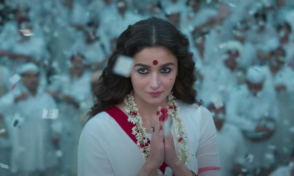 SearchBollywood's tweet photo. SANJAY LEELA BHANSALI ANNOUNCES THE RELEASE DATE OF ‘GANGUBAI KATHIAWADI’ ON HIS BIRTHDAY
#SanjayLeelaBhansali #Bollywood #GangubaiKathiawadi #gangubai #Bollywood 
https://t.co/YNED14AWpM https://t.co/Vsbz7LhSwr