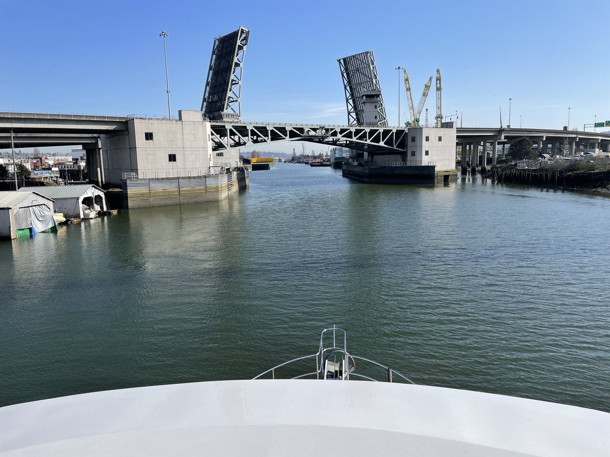 DonKohlmann's tweet photo. Heading up the duwamish river to delta on the N64 Hokulani for a haulout .  A view of the 1st Ave. Bridge from the hardtop.  Beautiful Seattle day. https://t.co/FczBpL0cxD