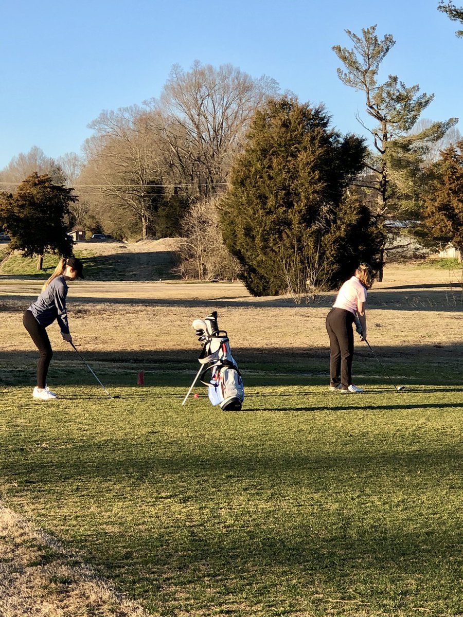 ndhsgolf's tweet photo. First day of golf practice! @NDBK_Athletics https://t.co/039z6rOQZL
