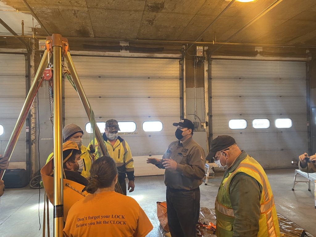 CapTechRescue's tweet image. We spent a couple days working with an industrial ERT on confined space and rope rescue refreshers while also getting in some scaffolding rescue drills. @cmcpro_official @Petzl #training #rescue