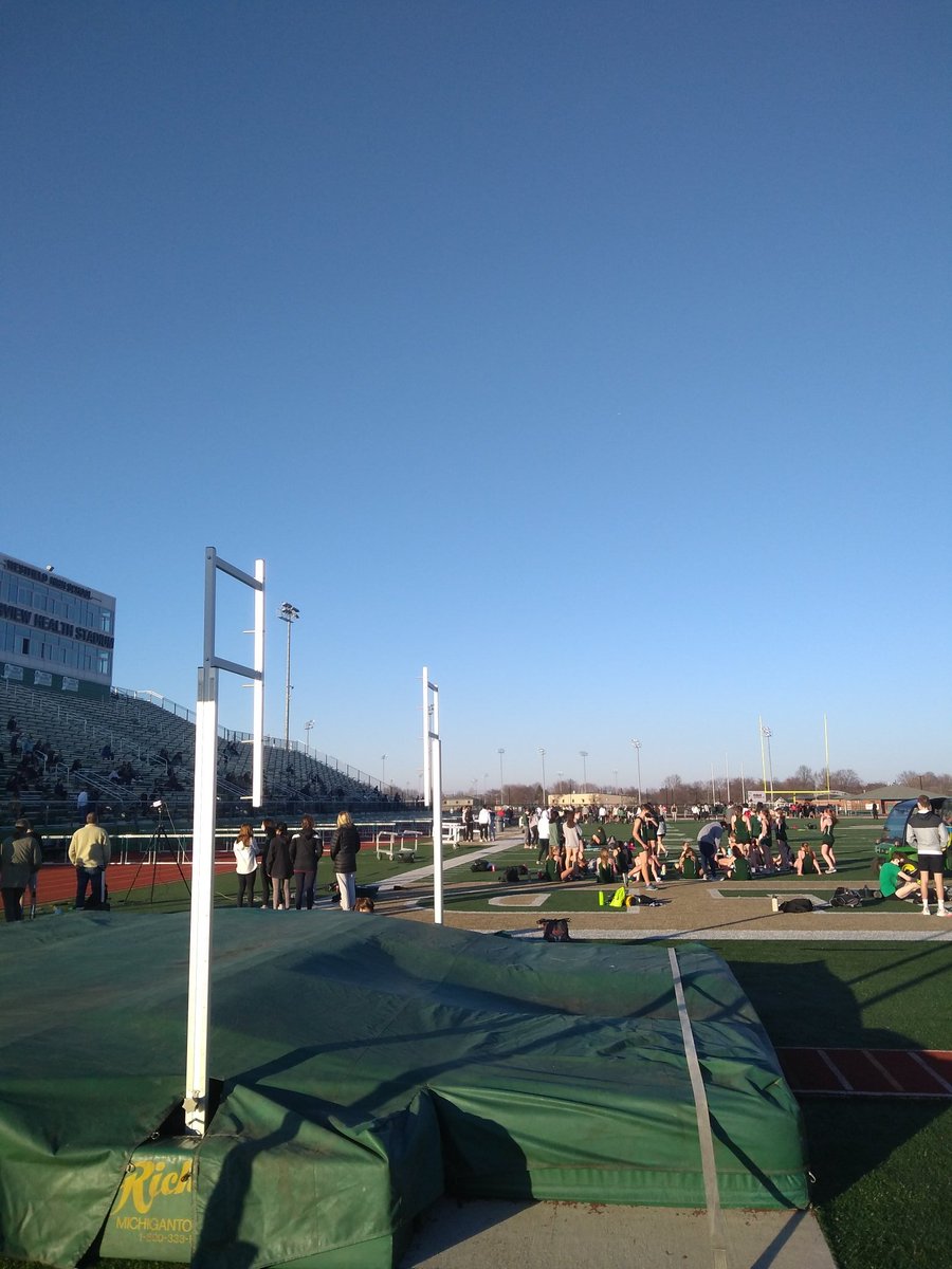 DenverTWade's tweet photo. Beautiful night for a track meet @WWSWHS ! Go Rocks! @WestfieldXCTF https://t.co/ujoLWcgNub