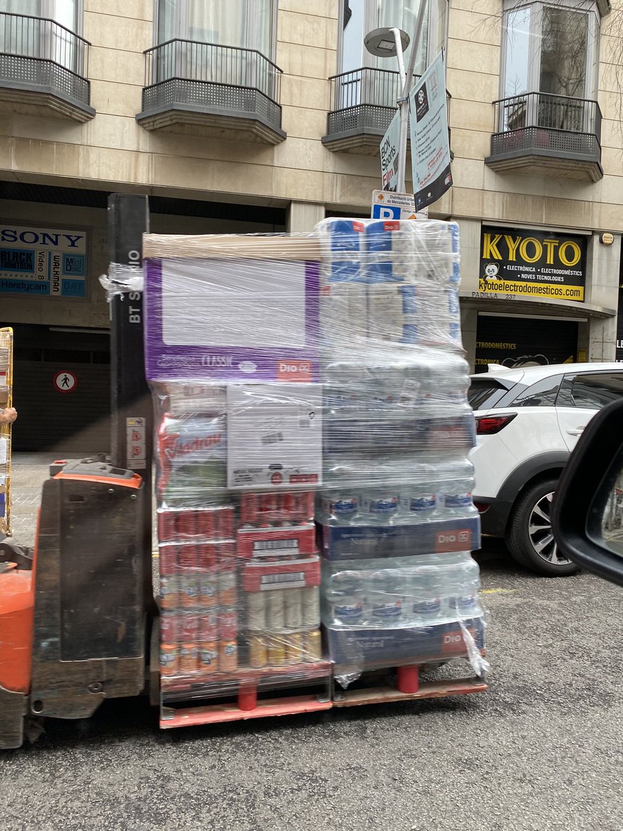 <a href="/aylaSIDOMM/">Ayla</a> <a href="/AdaColau/">Ada Colau 💜🌈🔻</a> <a href="/janetsanz/">Janet Sanz 🍉</a> <a href="/rosaalarcon/">Rosa Alarcon /❤️</a> <a href="/eloibadia/">Eloi Badia Casas</a> <a href="/JordiMartiGrau/">Jordi Martí Grau</a> <a href="/xavimatilla/">Xavi Matilla</a> <a href="/JuntsxCatBCN/">JuntsxCat Barcelona</a> <a href="/elsa_artadi/">(((Elsa Artadi))) 🎗</a> <a href="/jmartigalbis/">Jordi Martí Galbis</a> @BCNpelCanvi <a href="/pp_bcn/">PP Barcelona</a> <a href="/ERCbcn/">ERC Barcelona</a> <a href="/pscbarcelona/">PSC Barcelona/♥️</a> <a href="/bcnencomu/">Barcelona En Comú</a> M’agradaria que la colau o la sanz ens facin una demo de com es transporta això amb un patinet o bicicleta...