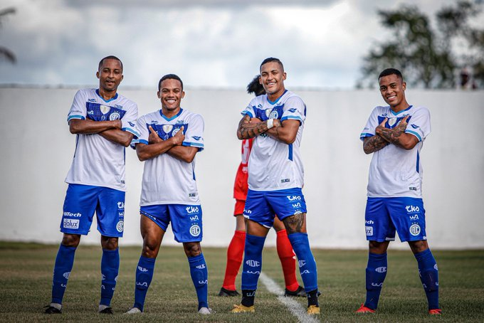 FluminenseStuff's tweet photo. Com dois gols de Lucas Barcellos, o Confiança-SE bateu o América de Pedrinhas por 6 a 0. O atacante emprestado pelo Fluminense tem três bolas na rede em três jogos com o time sergipano.

📸: Lucas Almeida/Confiança https://t.co/FmanIIqEGG