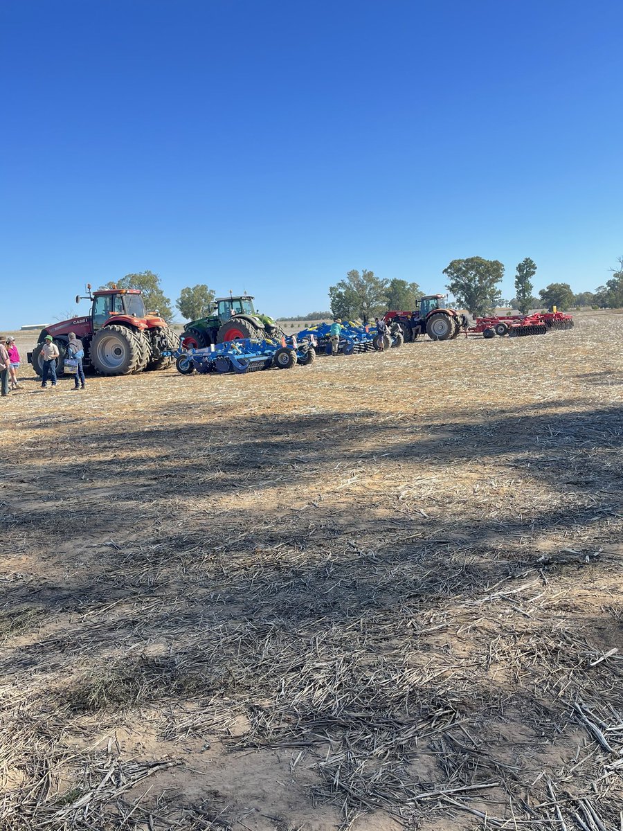 RiverinaCo's tweet photo. Time to dig up some dirt!
#ausag @JamesTurtle14 @RodfromSerafins #sunshine @rivcoop #farming #tillage #machinery https://t.co/OeBm7KoBLZ
