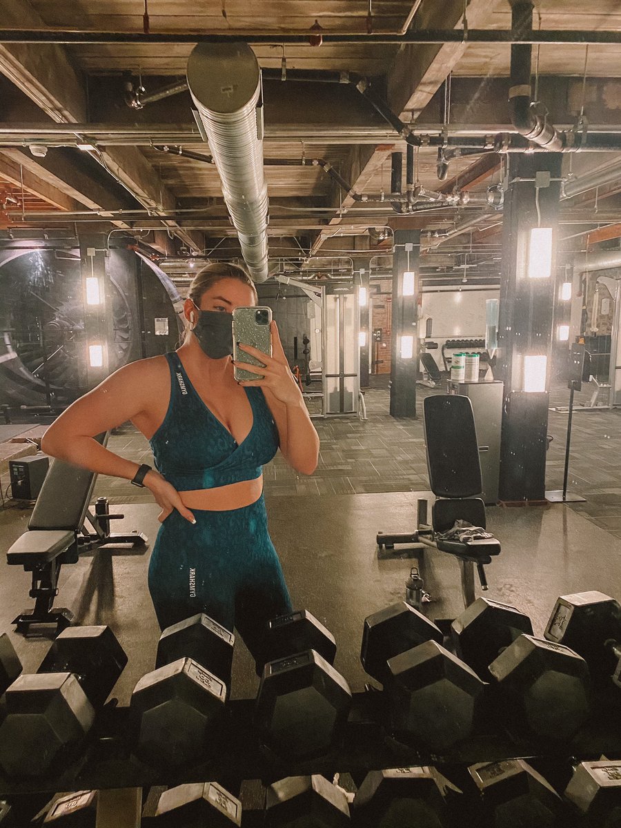 myranosaurusrex's tweet photo. @Gymshark You tell me 😏 https://t.co/PmDjgXK3f6