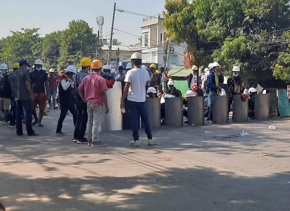 MilkTeaMM_MTAM's tweet photo. North-Oakkalapa where multiple citizens died yesterday because of Terrorists is now starting to protest bravely once again. A whole nation is still protesting despite the cruel situations. MILITARY MASSACRE

#WhatsHappeningInMyanmar
#Mar4Coup #MilkTeaAlliance #OpCCP https://t.co/gvDKbtX6LJ