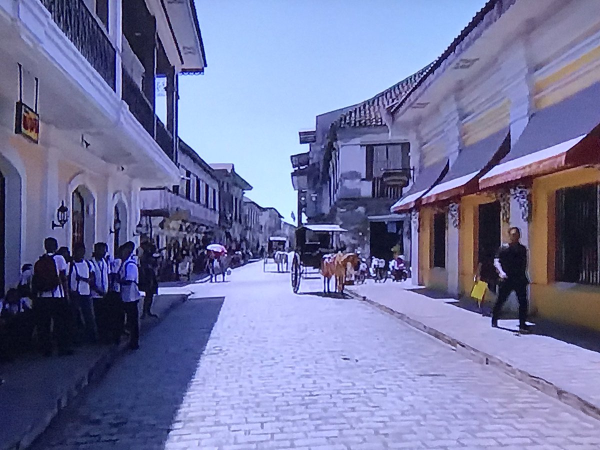 lacscully's tweet photo. #SomewhereStreet Vigan, Philippines https://t.co/oQQ3LuidfN