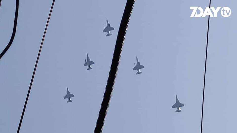 maytoekhine's tweet photo. Fighter jets flying over #Mandalay  this morning trying to scare protesters and civilians. This is not a warzone, there’s no need of this. #WhatsHappeningInMyanmar #HearTheVoiceOfMyanmar #CrimesAgainstHumanity #Mar4Coup https://t.co/y3L4qf3frC