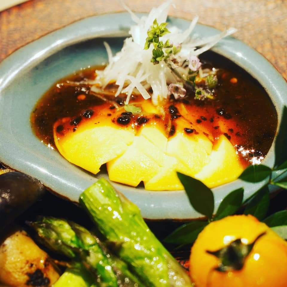ItoGmail's tweet photo. 「蒸しアワビのブラックビーンズソ��ス炭焼き野菜添え」
新作メニュー。是非😀
#中華 #アワビ #蒸しアワビ #中華焼鳥 #新作 #六本木 #六本木グルメ 
https://t.co/Y2wxMTqFtk https://t.co/M6jvrGdgie