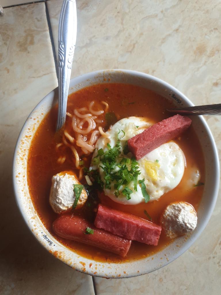 Esdeganmadu's tweet photo. @aaayylah Yah maap udah keduluam beli seblak wkwk https://t.co/64PGe3WAHv