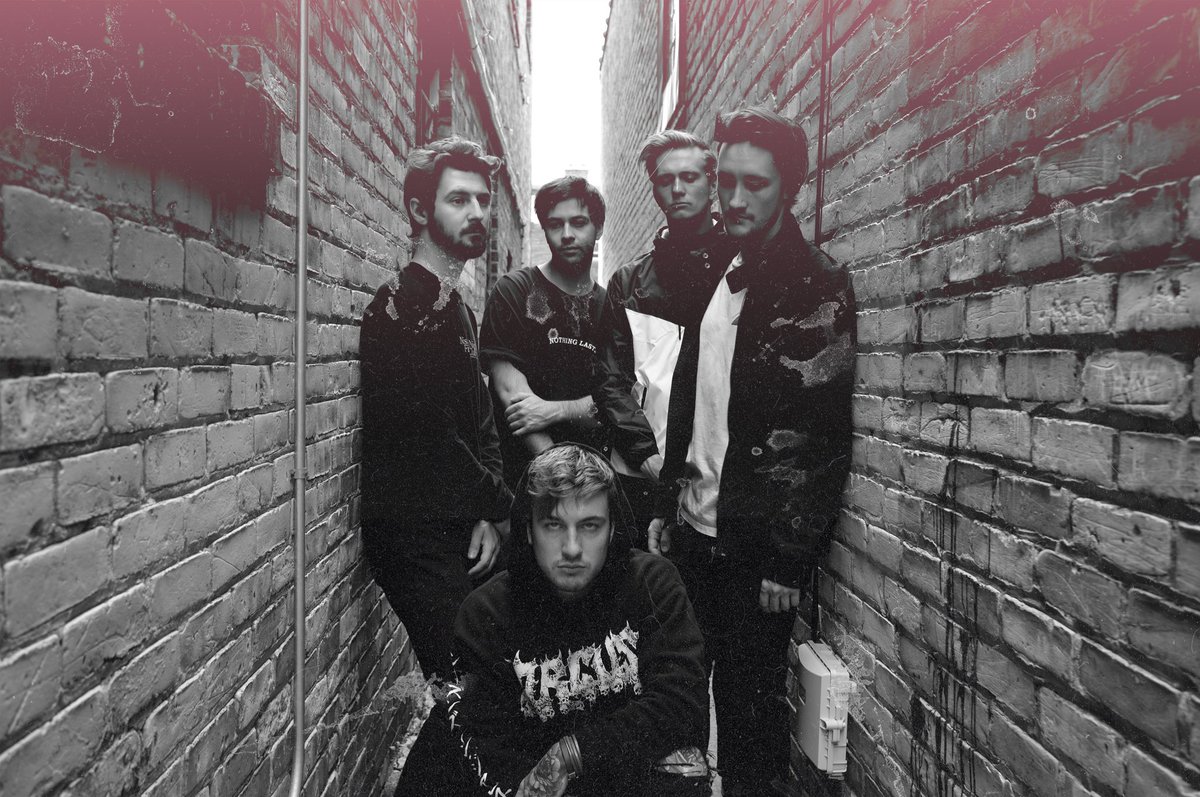 Growing with my misery 🌱

palechord.lnk.to/apertures