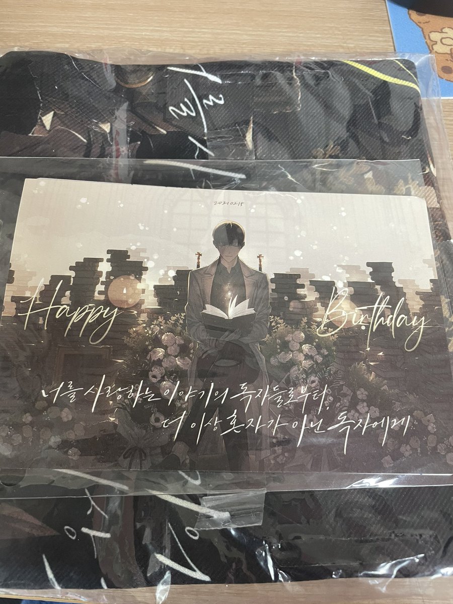 Dotori__Jelly's tweet photo. @kdjb2021 독자 생일광고 후기 이벤트 당첨된 거 배송왔어요!!! 😭😭😭 정말정말 너무 예뻐서 이걸... 어떻게 맨손으로 만져도 되는 건지 벽에 걸어놔도 되는 건지 아끼고 아껴서 보관해야하는 건지 너무 혼란스러운 상태고 ㅜㅜ 아무튼 너무너무 예쁘게 와서 손이 덜덜 떨릴 정도예요 지하철광고부터 https://t.co/lNCicEJZUH