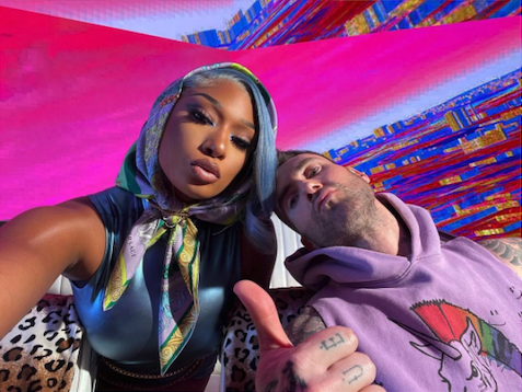 umusicAU's tweet photo. BEAUTIFUL MISTAKES - @Maroon5 FEAT. MEGAN THEE STALLION 💅🔥🛸💖💫 OUT NOW @theestallion • link below #beautifulmistakes
 
https://t.co/rXMm5lUqlK https://t.co/hbjxEWMUTu