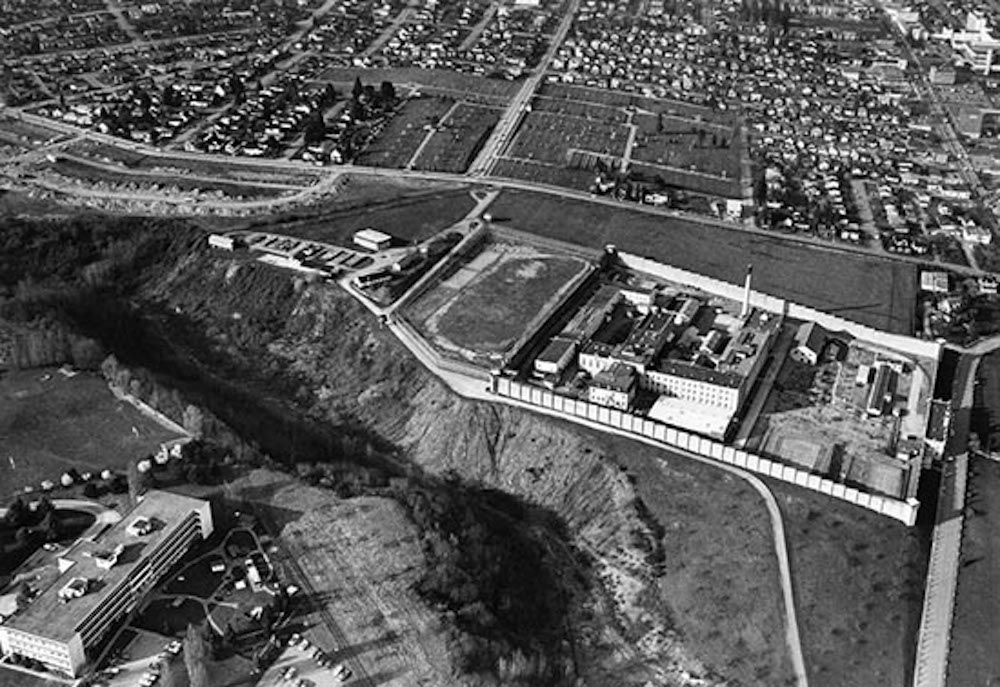 iamkennethchan's tweet photo. It's hard to imagine the area next to Ravine Park on the #NewWestminster riverfront in Sapperton used to be a huge max. security prison: BC Penitentiary.

It closed in 1980 after 100 years, redeveloped into 1,000 homes. #bcpoli #vanpoli #vanre 1/4

PHOTOS: https://t.co/1rVxDar7kt https://t.co/B8CmruEAQg