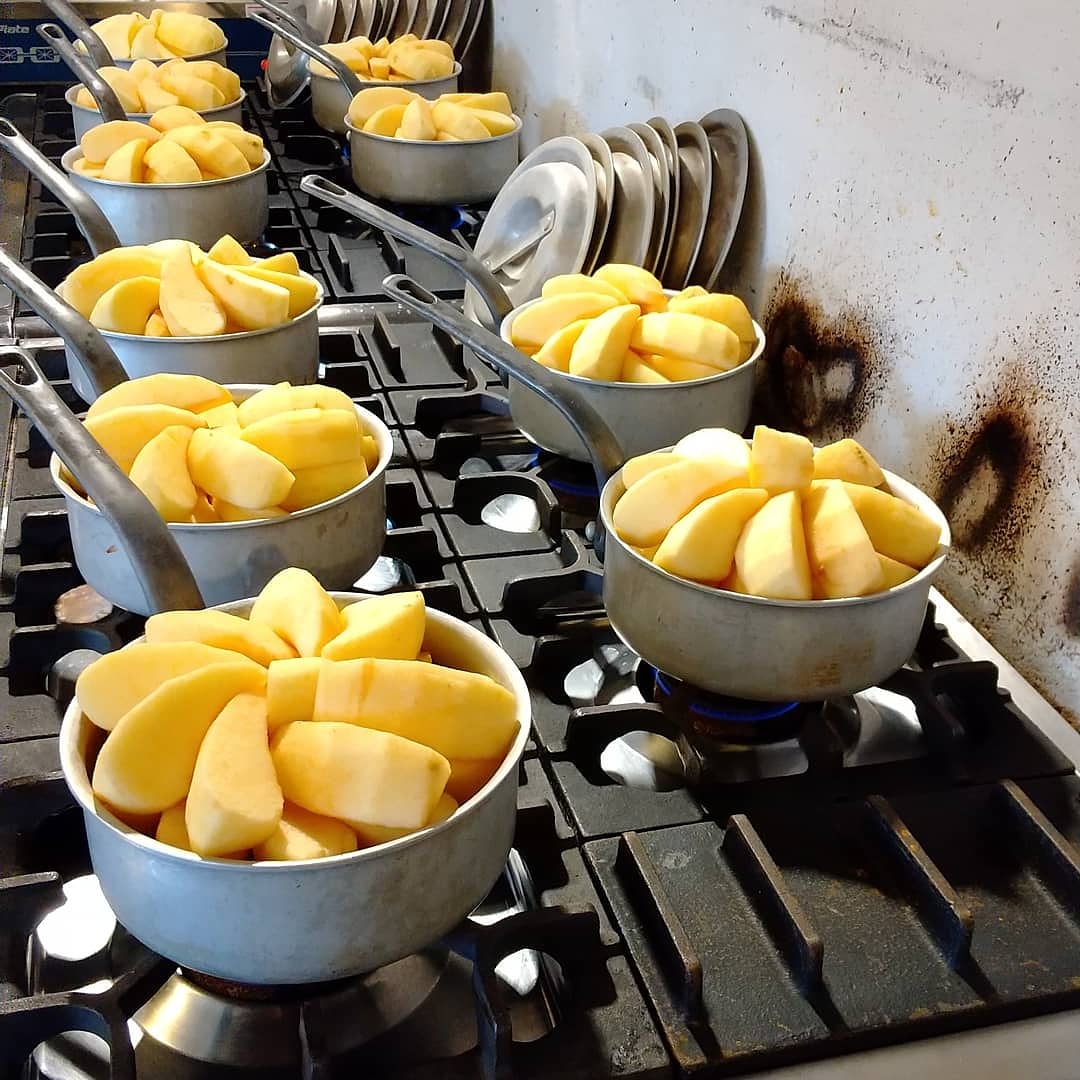 ヌーベルバーグkyoto ラ ヴィラージュ 本日もタルトタタンをたくさん準備してお待ちしておりますので是非お越しくださいませ 京都高島屋の催事でもタルトタタン販売しますのでお近くの方是非お越しくださいませ ヌーベルバークkyoto タルトタタン