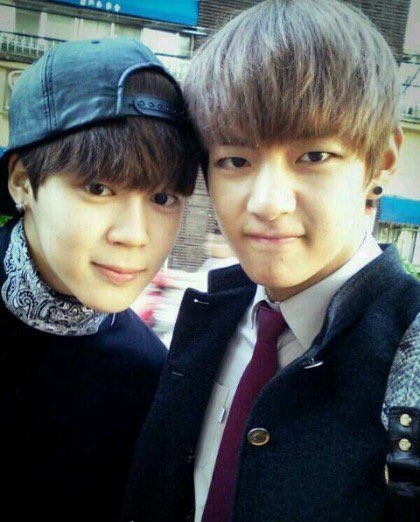 blair_O_'s tweet photo. It's so amazing how jimin and taehyung are together since high school!! Now they graduated from university, together! Vmin really are soulmates.💜 https://t.co/ikgqDJi6tO