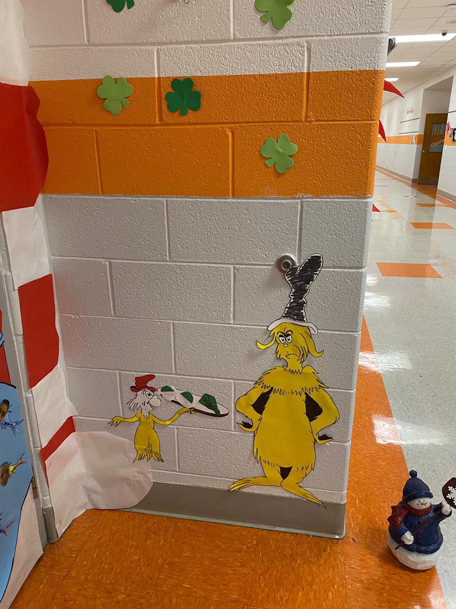 bloy_a's tweet photo. My gf is so crafty. Happy Dr. Seuss Week.
@Kris5Leigh https://t.co/OgPkYsdDaf
