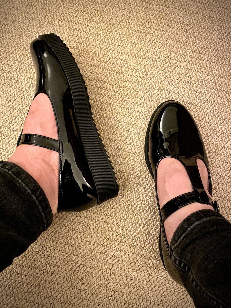 SLAtweet's tweet photo. Loving these 😍💋😘 #newarrivals #geek #schoolshoes #trannytastic #shinyshoes #flatforms https://t.co/FeeRNMapnb