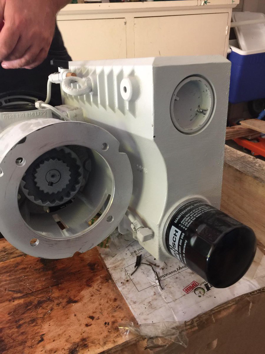 ServicesVacuum's tweet photo. More vacuum pumps fixed this week in our Sydney workshop Pfeiffer and Leybold pumps at @ServicesVacuum @Kunnykun #vacuum #pump #hena #sogevac #leybold #pfeiffer #repairandservice #sydneyaustralia #maintenancerepairrebuildkits #vacuumpumpoil https://t.co/9i9z0z2XYr