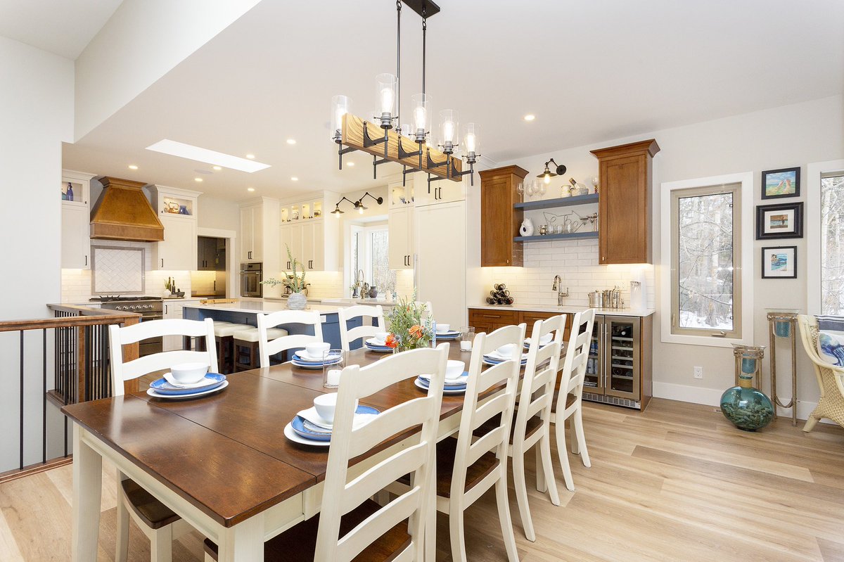 LarkaunHomes's tweet photo. Have a look at this amazing transformation on this lake renovation #wedoitall #BuildingValueForLife. https://t.co/iJaerNr2Dw