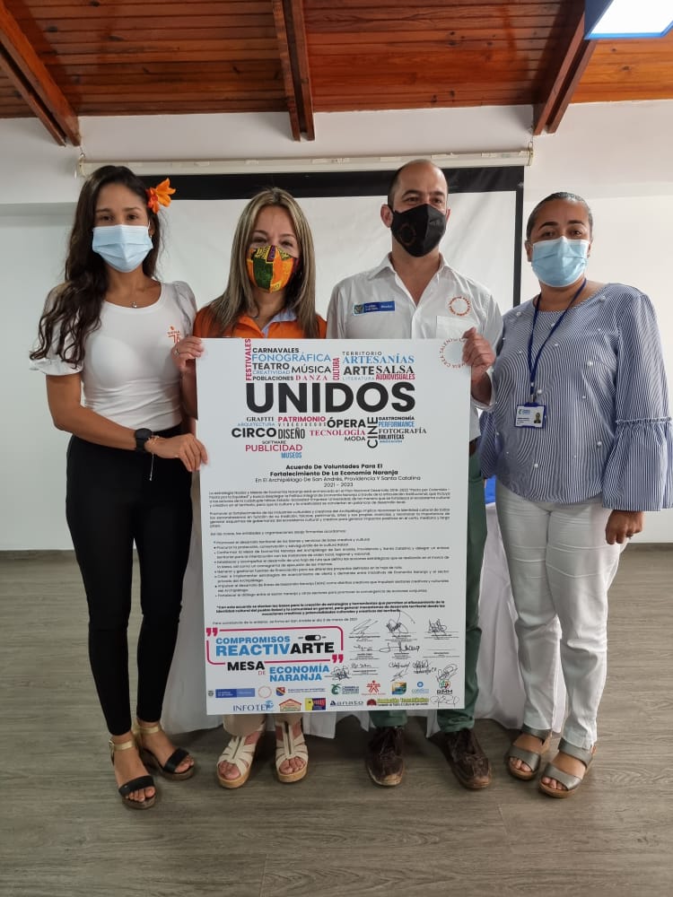 adrpad's tweet photo. #CompromisoReactivARTE
Por un Archipiélago más fuerte que nunca.
Hoy @MinCultura sector público y privado firmaron acuerdo de voluntades para la instalación de la mesa de #EconomíaNaranja en San Andrés Islas. Nuestro objetivo: fortalecer las industrias culturales y creativas. https://t.co/orHniqmKmp