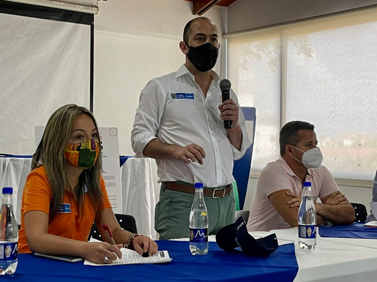 adrpad's tweet photo. #CompromisoReactivARTE
Por un Archipiélago más fuerte que nunca.
Hoy @MinCultura sector público y privado firmaron acuerdo de voluntades para la instalación de la mesa de #EconomíaNaranja en San Andrés Islas. Nuestro objetivo: fortalecer las industrias culturales y creativas. https://t.co/orHniqmKmp