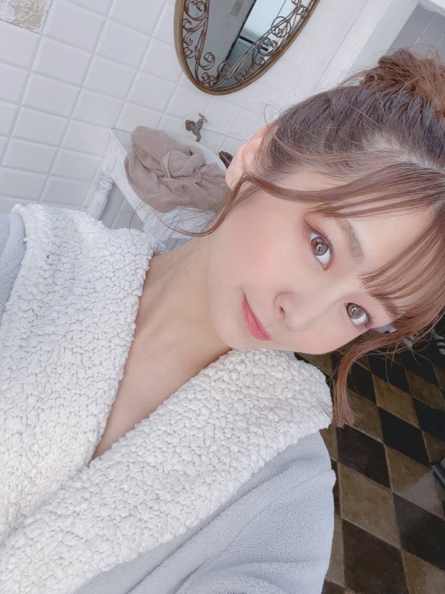 メイクさんのメイク→自メイク
どっちが好き？？ https://t.co/g3MsT7Je5U
