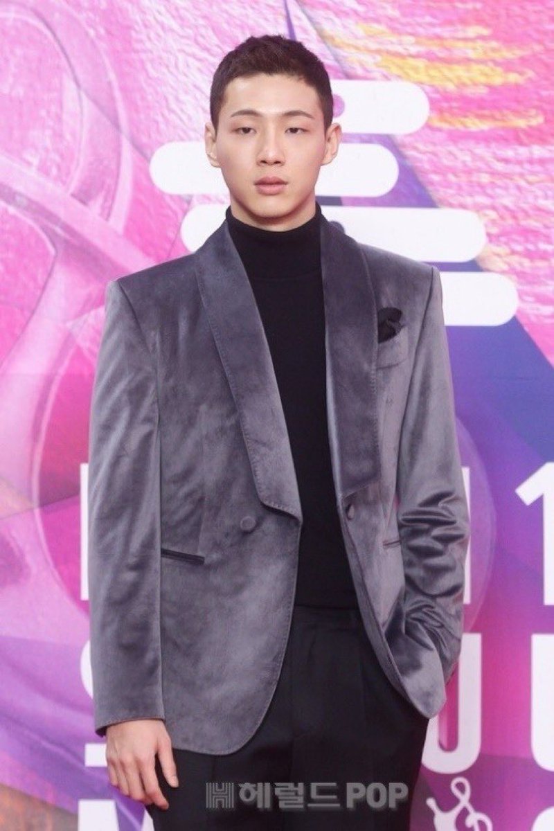 MokaStoryFR's tweet photo. L’acteur #JiSoo admet les rumeurs d’harcèlement scolaire.
Par le biais d'une lettre manuscrite, il présente ses excuses à ceux qui ont été blessés par ses actions passées et à ceux impliqués dans la production du drama en cours « River Where the Moon Rises ». https://t.co/oGREvpIJPw