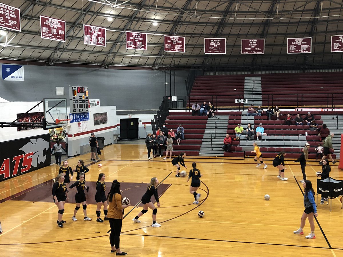 CubaMiddle's tweet photo. 8th grade Lady Wildcats getting warmed up and ready to take on Linn! https://t.co/Edtp4FUDz0