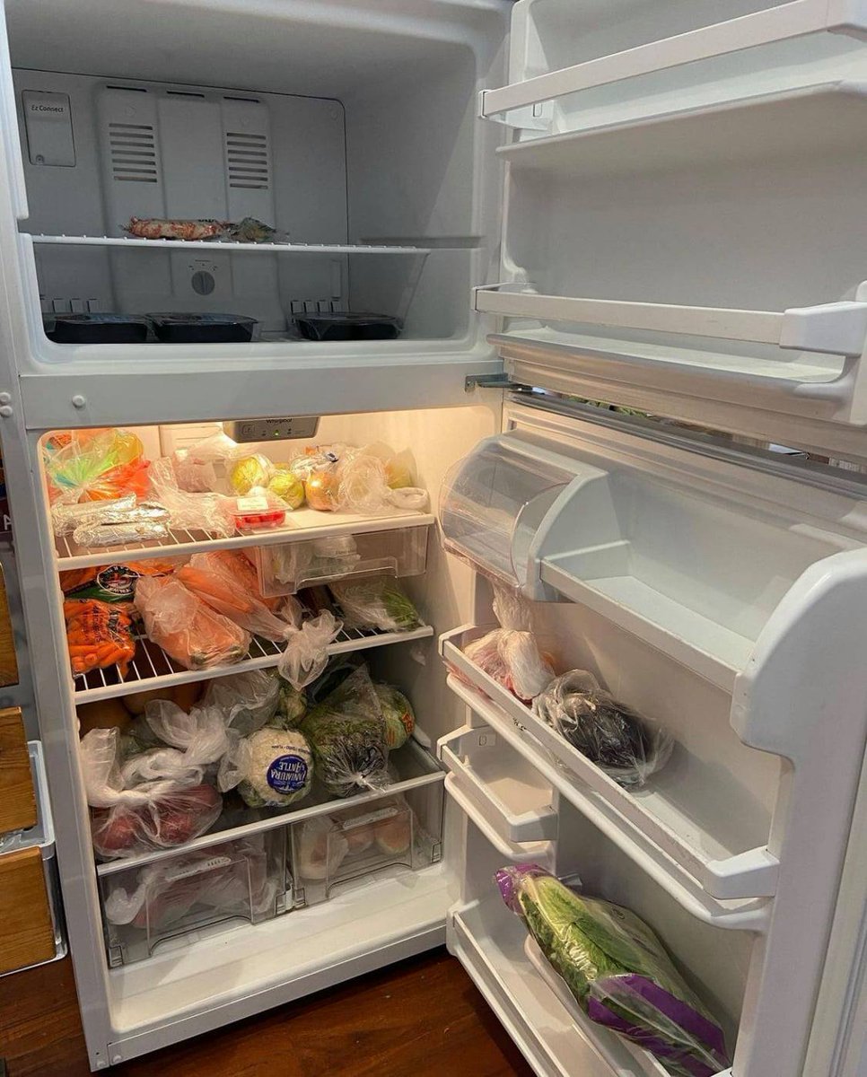 SJ_Downtown's tweet photo. San Jose Community Fridge located at Paper Moon Cafe DTSJ on 17 N 2nd St. is for the community by the community. Their goal is to fight food insecurity by giving out produce and groceries that would otherwise go to waste to the community. Please stop by &amp; donate or take food! https://t.co/eQHvGU5MKW