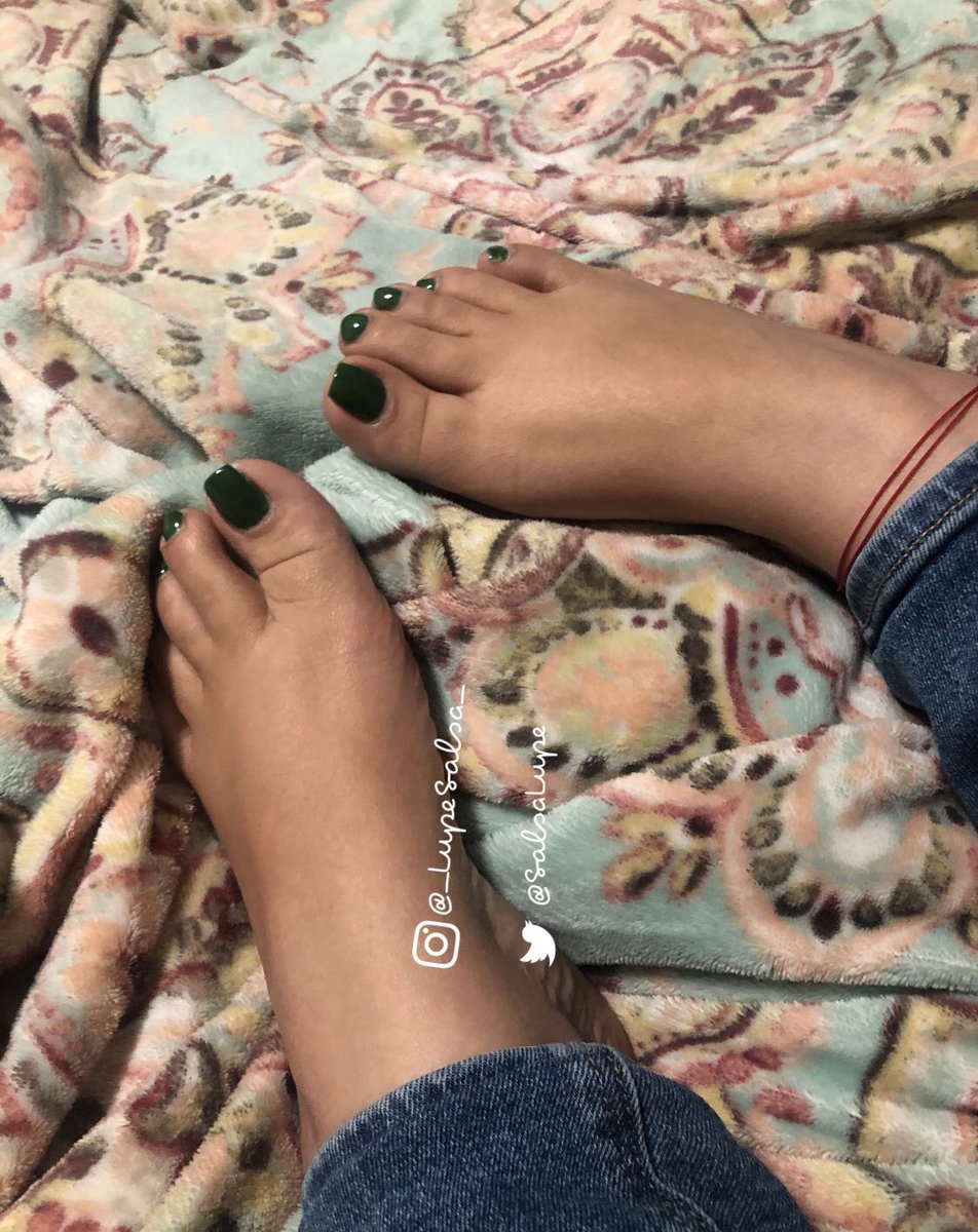 SalsaLupe's tweet photo. It’s time to wind down and get outa these pants. Wish I had a little pet to worship my feet right now ***sigh*** #lupesalsa #humpday #footlover #footfetish👣 #footfetishnation #footfetishcommunity #footgodess https://t.co/gDZogvbecI