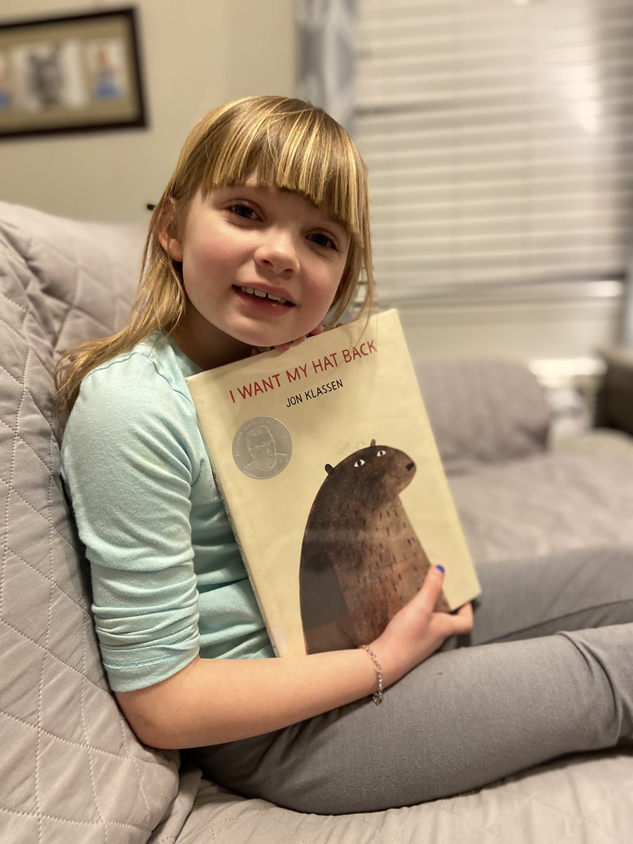 GraceNe51115158's tweet photo. Alexa is reading “I Want My Hat Back” #whatchareadingwed #MeadowDrReads https://t.co/KD29JXrP39