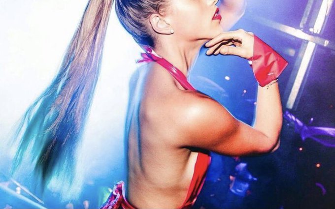 I used to be a dancer. Now with covid.... I can&rsquo;t do what I love any longer https://t.co/rQ0pQZtvwl<a href="/tag/feet"class="tags"><span>#feet</span></a><a href="/tag/soles"class="tags"><span>#soles</span></a>