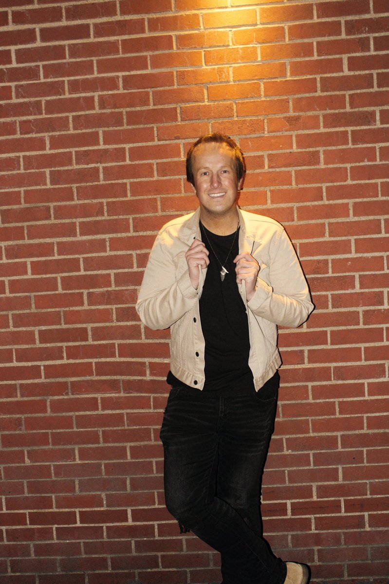 TheEdwardJames_'s tweet image. Nashville Nights Out.
@express Denim and a stylish jacket is ALL YOU NEED. 🤠😎 Shop this look and more at express.com! @express 

#ExpressPartner #ExpressYou
#Sponsored #MensFashion #MensDenim #MensStyle #OOTD