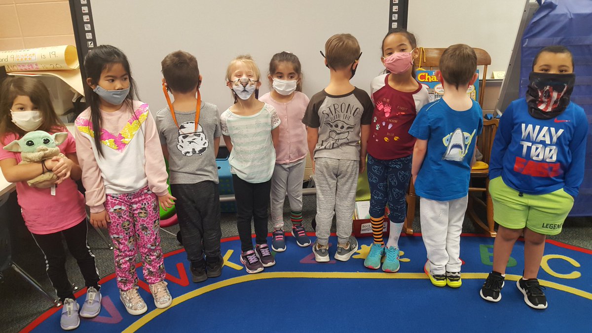 MuddimanSPED's tweet photo. Mismatched and inside out day in honor of Tacky the Penguin as part of Read Across America week!! @KleinISD @KuehnleKISD  #koalap2pmoments https://t.co/tlZHxlqYHx