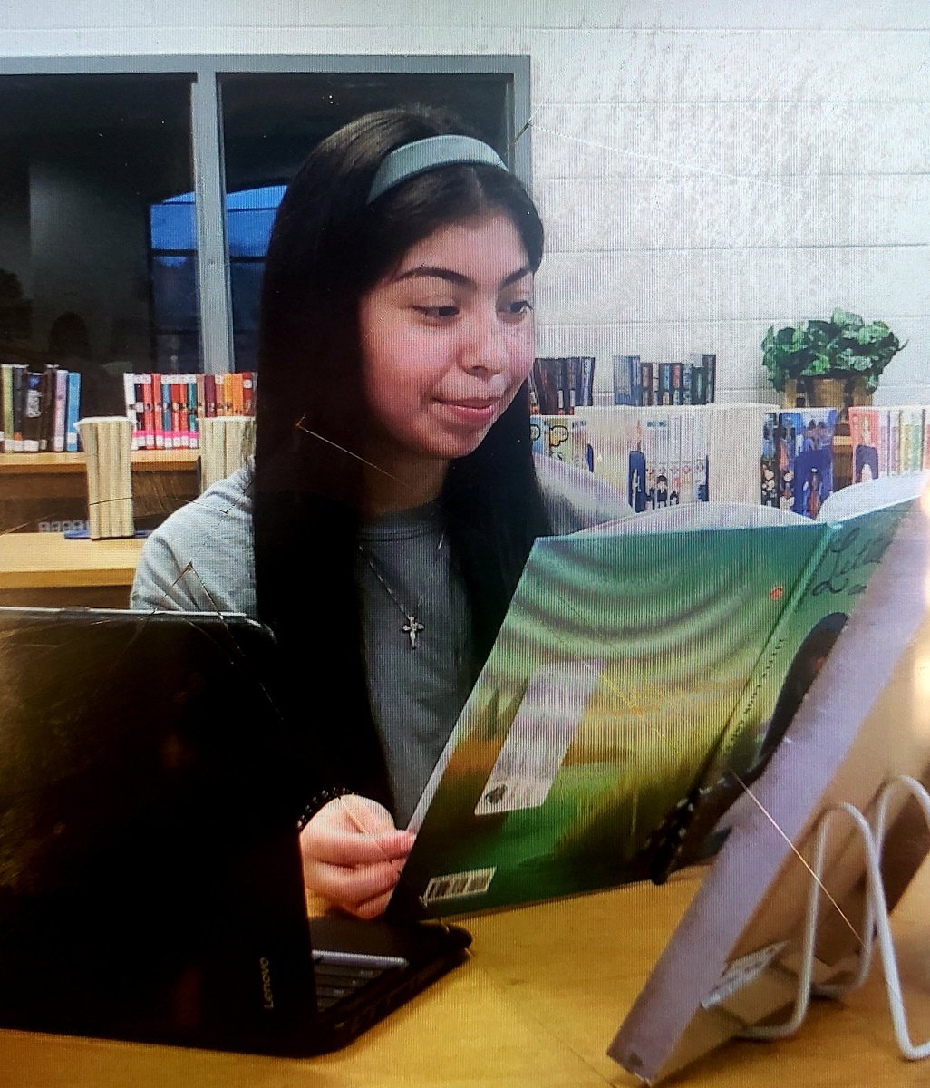 s_syverson's tweet photo. @ModelHighDevils C/O 2021 recording Read Across America read-alouds for our @MESBlueDevils across the way! πππ #leadon2021 https://t.co/YSBO5Qcih5