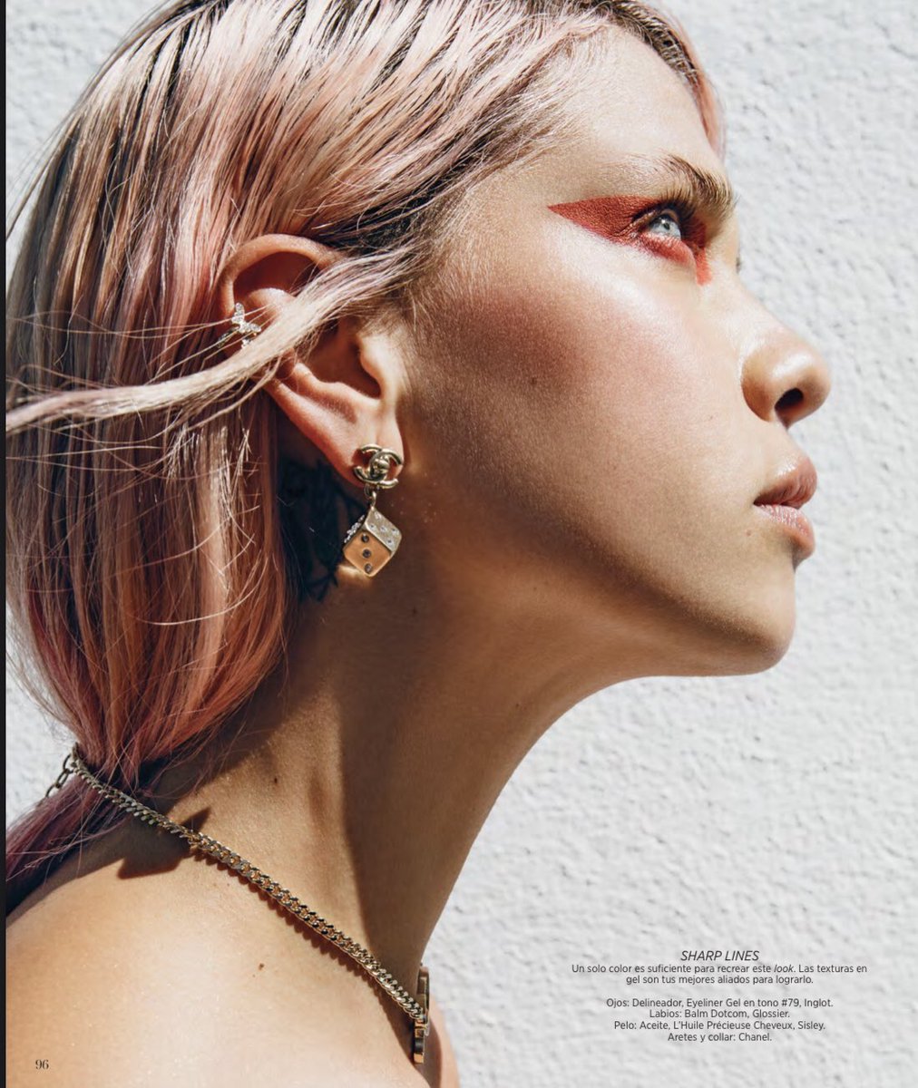 CaroMirandaOf's tweet photo. REVISTA ❤️👀 @harpersbazaarmx 
Foto 📸 @santiagorui 
Dirección Creativa 💫 @pauisoto 
Makeup 💄 @mono_godinez 
Pelo 💇🏼‍♀️ @little_lee 
@luciaalarconz 
@prensa_danna #bazaareverywhere https://t.co/CwQCZVItWE