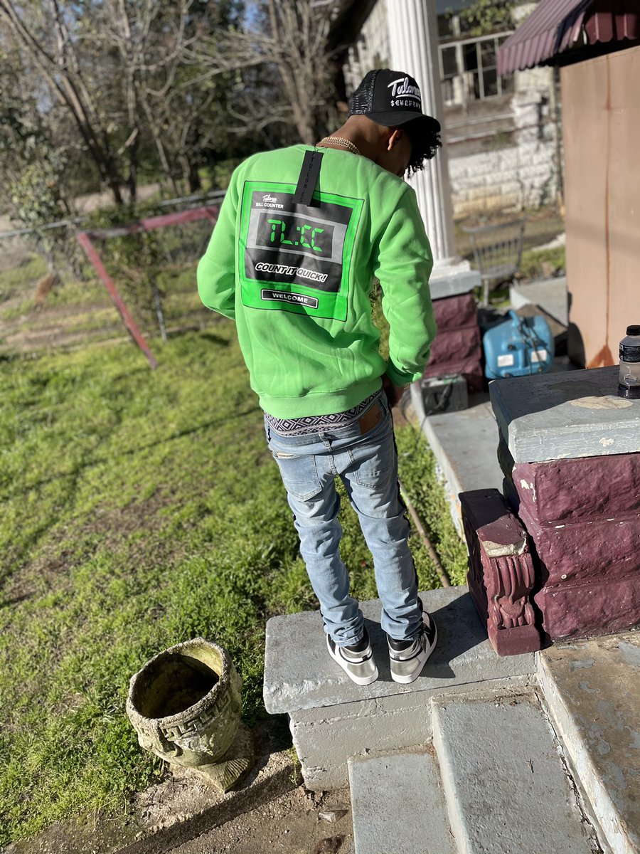 WHITE_BOI0's tweet photo. You Gotta 🗣Ask Before You Move YK A Nigga Made 💯Go Get A job Cuz Truth be Told You Niggas in A Nigga Way Same Shxt Different Day🌊🏚‼️ #freecrip #LLEyeball #LLGranny🖤 https://t.co/LpIe2etdMe