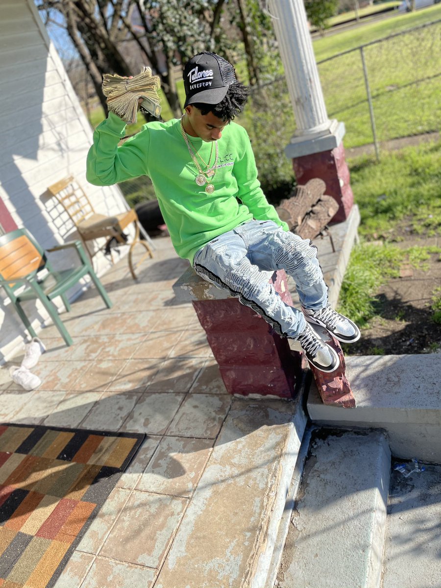 WHITE_BOI0's tweet photo. You Gotta 🗣Ask Before You Move YK A Nigga Made 💯Go Get A job Cuz Truth be Told You Niggas in A Nigga Way Same Shxt Different Day🌊🏚‼️ #freecrip #LLEyeball #LLGranny🖤 https://t.co/LpIe2etdMe