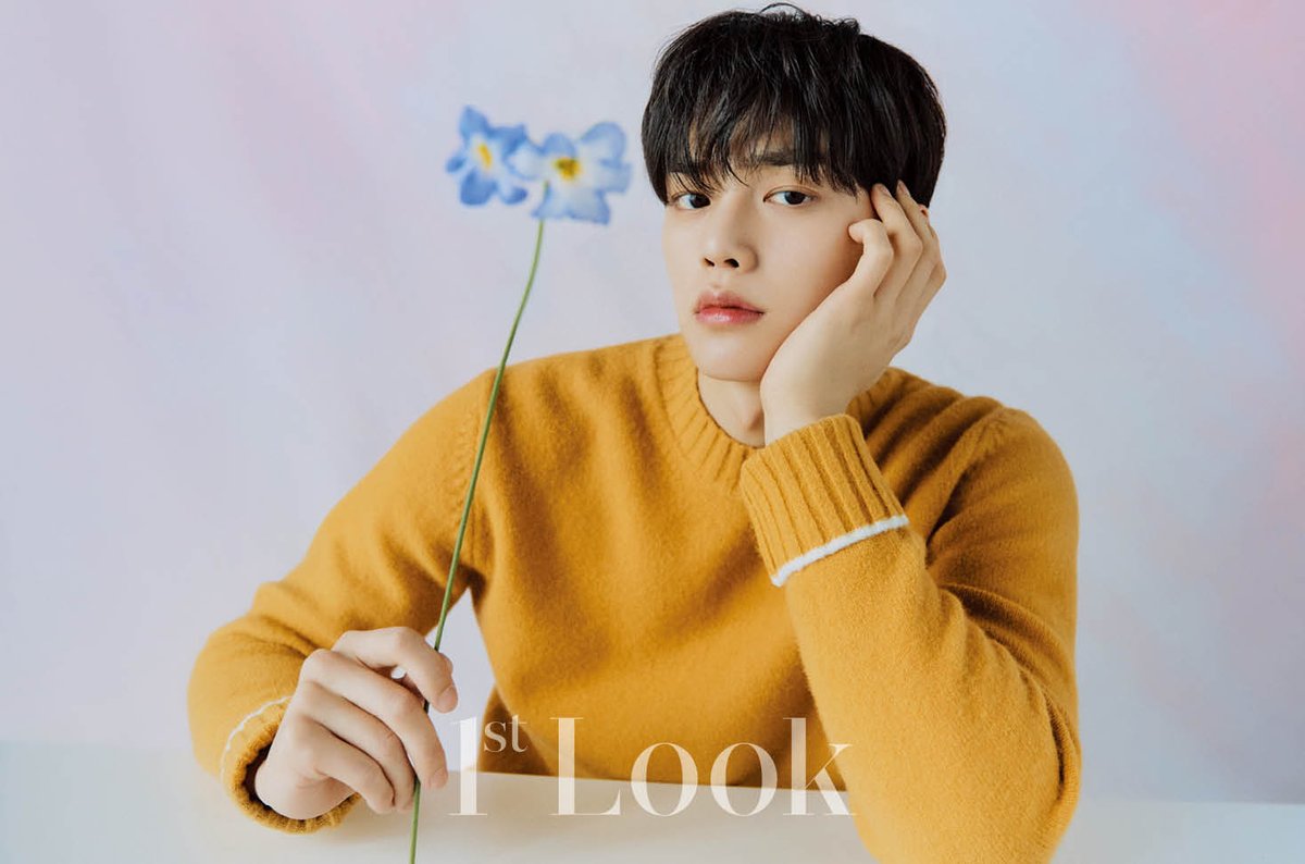 22일 첫방을 앞두고 있는 #tvN드라마 #나빌레라 의 #송강 과 #박인환 이 #퍼스트룩 #214호 커버를 장식했습니다. <나빌레라>를 통해 이들이 선보일...