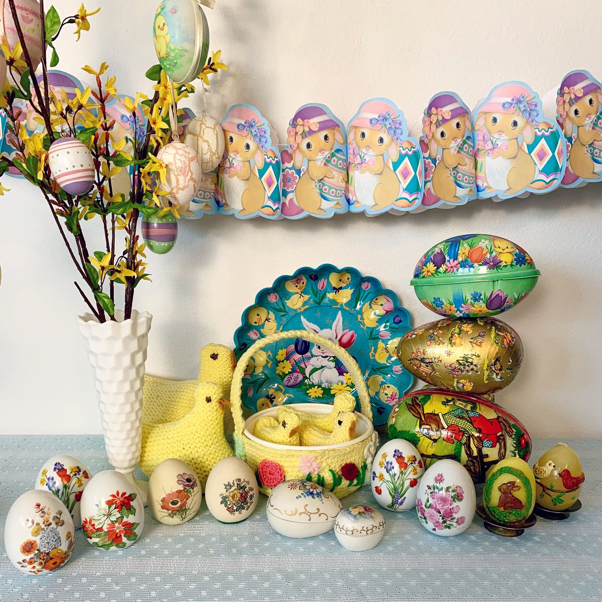 HeirloomArchive's tweet photo. Hop on over to the shop to check out our fun vintage Easter goodies! 🐰🌸🥚🐣

🛍https://t.co/VKWj877YBp

#justposted #retro #vintage #easter #avon #westgermany #papermache #crochetchicks #vintagestyle #retroaesthetic #easterdecor #easterbunny #eastereggs #springdecor #etsyseller https://t.co/m7vnkBTzJT