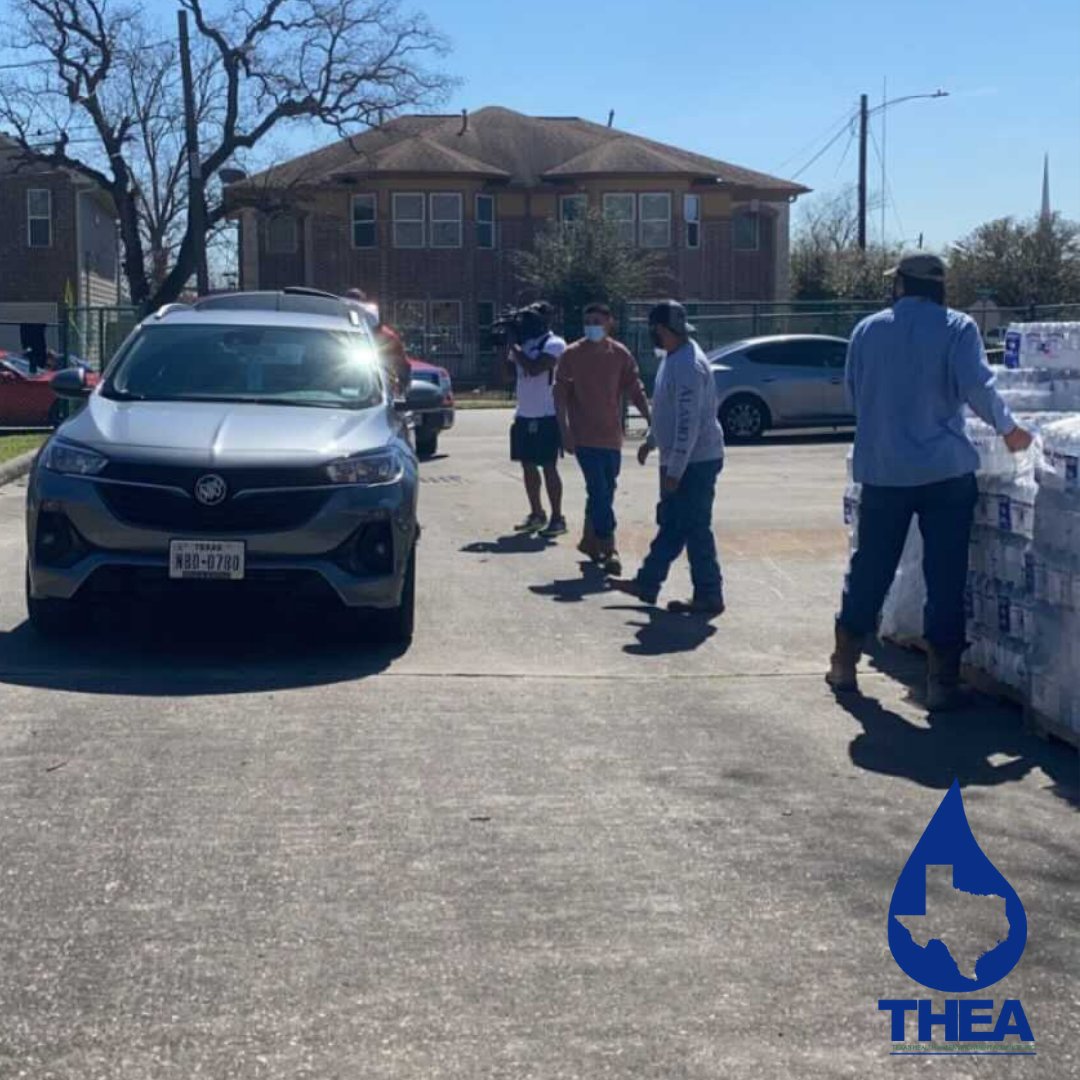 TXHEA's tweet photo. Earlier today THEA helped the 5th Ward Community by passing out water to help after the winter storm.
We were able to pass out water to over 100 cars!
#WaterWarrior #Conservation #Environmentalist #Pollution #ProtectOurCommunity #FifthWard #HelpHouston #GiveBack #Volunteer https://t.co/TuTAHxdWGC